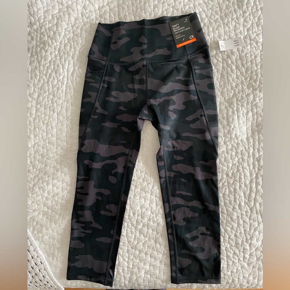 GapFit Sculpt Revolution capri leggings